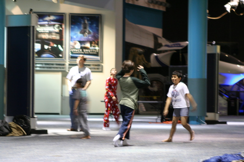 2012/03(March)/Pack409-NASA/800x600_2012-03-03-Pack409-NASA-14-Dax.JPG