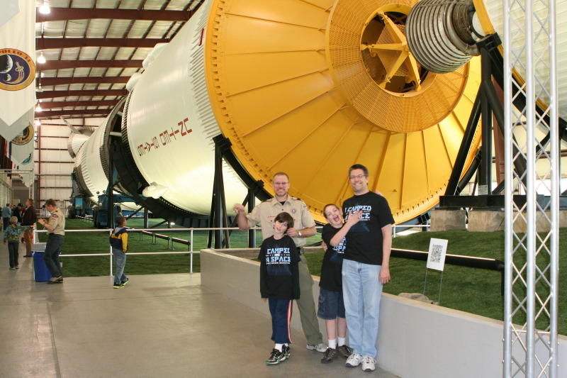 2012/03(March)/Pack409-NASA/800x600_2012-03-04-Pack409-NASA-22-Travis-Dax-Case-Matt.JPG