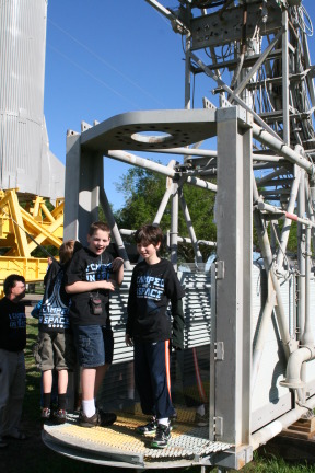 2012-03-04-Pack409-NASA-05-Case-Dax.JPG