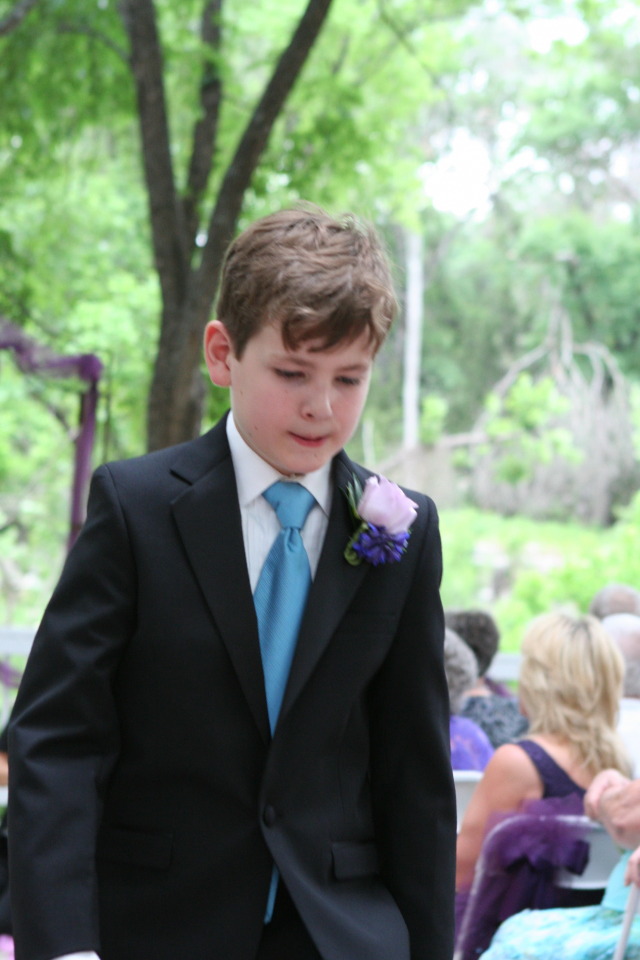 2012/04(April)/Briana-Seeley-Trey-Chapman-Wedding/640x480_2012-04-14-Briana-Trey-Chapman-wedding-07-Colton.JPG
