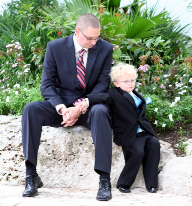 2012/04(April)/Briana-Seeley-Trey-Chapman-Wedding/640x480_2012-04-14-Briana-Trey-Chapman-wedding-15.JPG