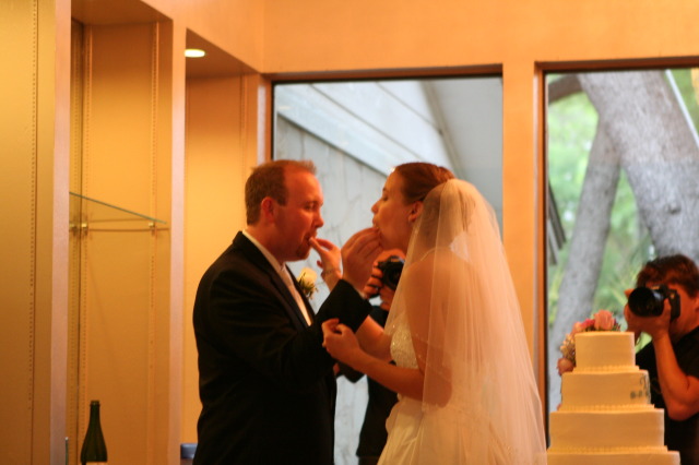 2012/04(April)/Briana-Seeley-Trey-Chapman-Wedding/640x480_2012-04-14-Briana-Trey-Chapman-wedding-42-eatting-cake.JPG
