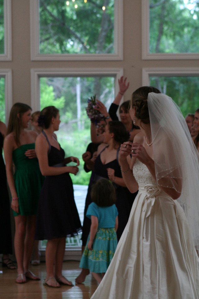 2012/04(April)/Briana-Seeley-Trey-Chapman-Wedding/640x480_2012-04-14-Briana-Trey-Chapman-wedding-49-boquet.JPG