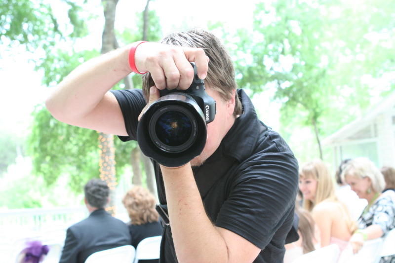 2012/04(April)/Briana-Seeley-Trey-Chapman-Wedding/800x600_2012-04-14-Briana-Trey-Chapman-wedding-02-cameraman.JPG