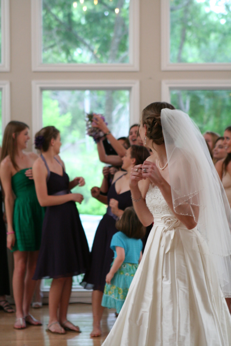 2012/04(April)/Briana-Seeley-Trey-Chapman-Wedding/800x600_2012-04-14-Briana-Trey-Chapman-wedding-48-boquet.JPG