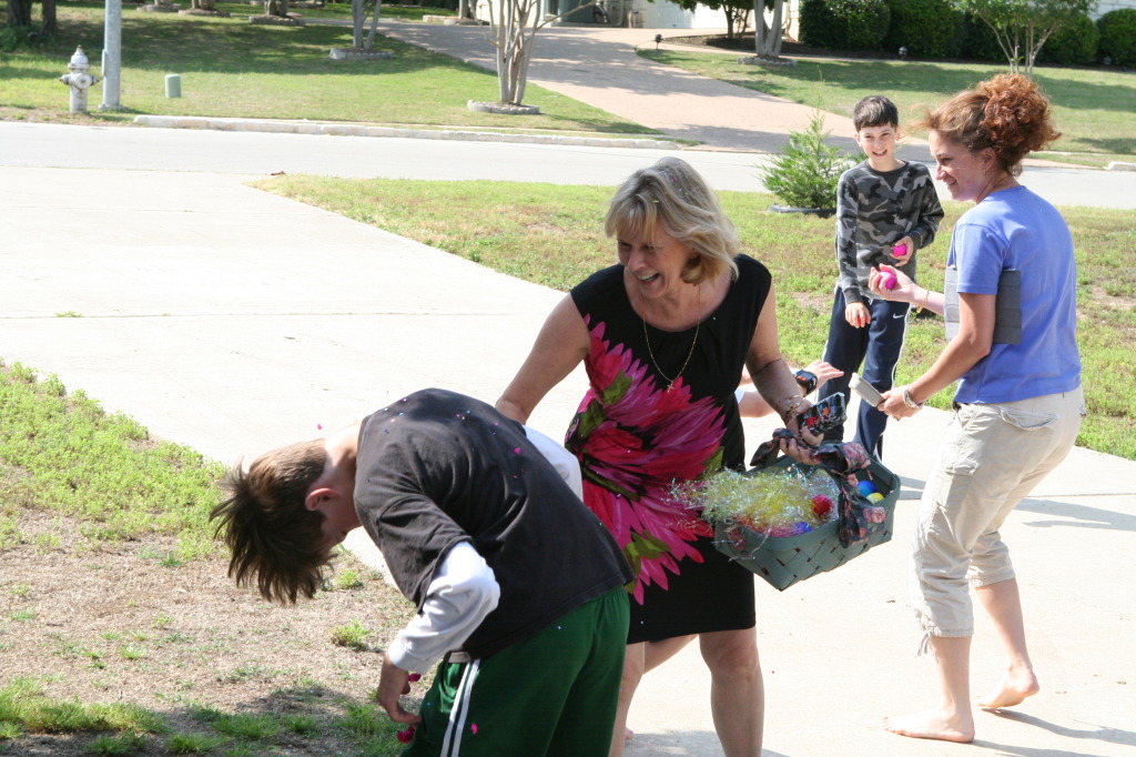 2012/04(April)/Easter/1024x768_2012-04-08-Easter-39-Ian-Janeen-Chance-Dax-Suzi.JPG