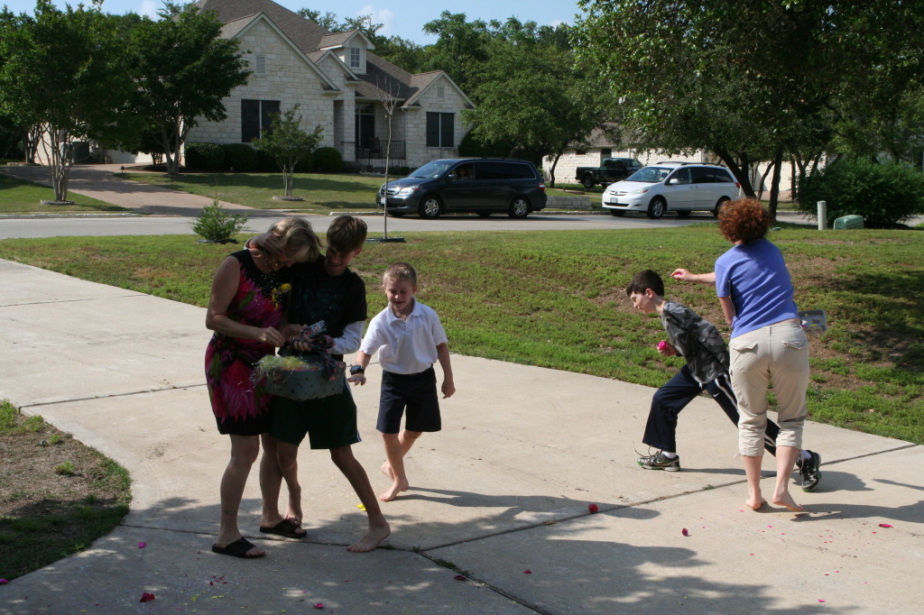 2012/04(April)/Easter/1024x768_2012-04-08-Easter-47-Janeen-Chance-Ian-Suzi-Dax.JPG