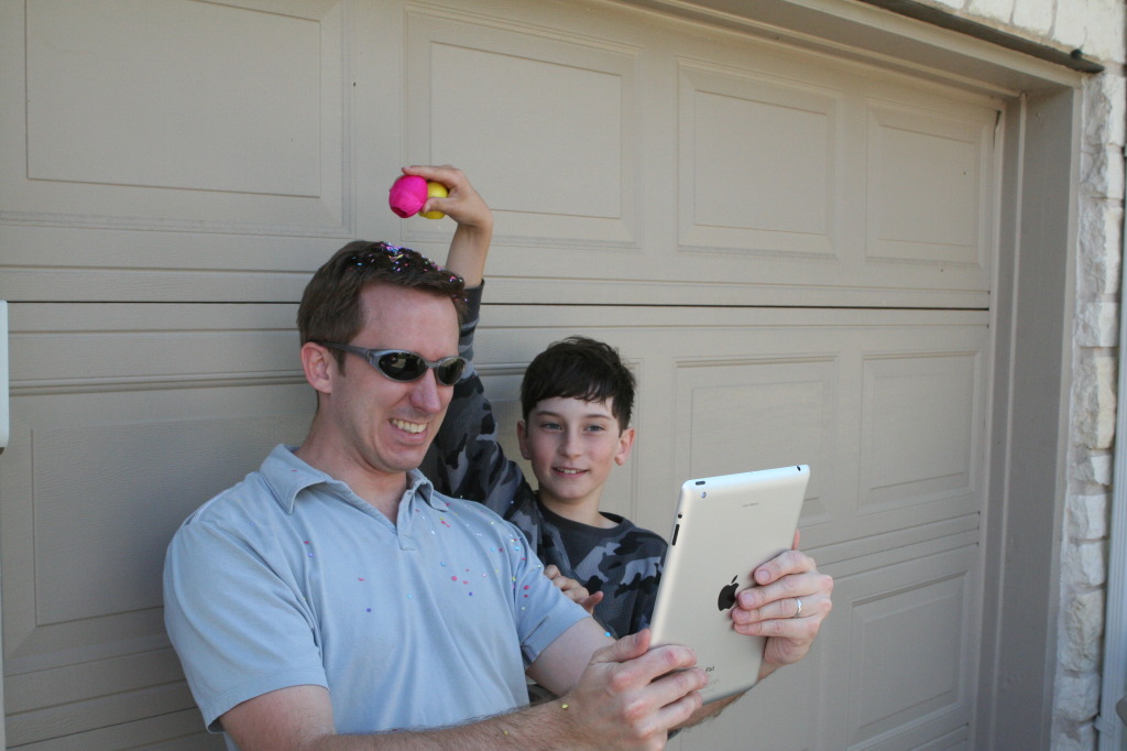 2012/04(April)/Easter/1024x768_2012-04-08-Easter-63-Josh-Dax.JPG