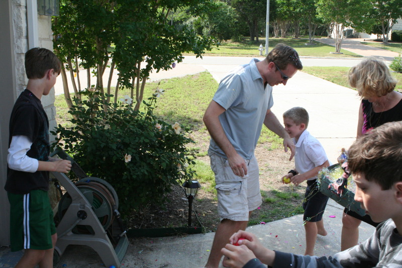 2012/04(April)/Easter/800x600_2012-04-08-Easter-68-Chance-Josh-Ian-Janeen-Dax.JPG
