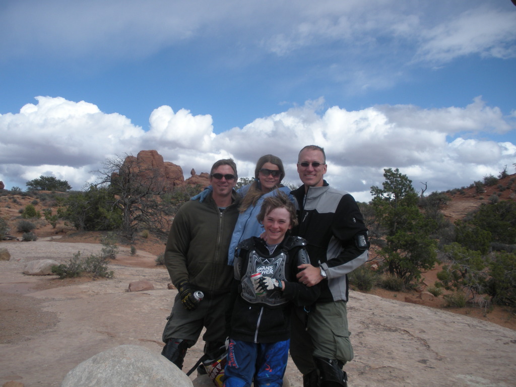 2012/04(April)/Moab/1024x768_2012-04-11-Moab-UT-08-Balanced-Rock-Justin-Kyla-Vale-Travis.JPG