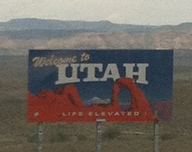 2012-04-Moab-Utah-04-entering-Utah.jpg