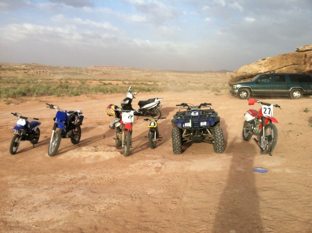 2012/04(April)/Moab/640x480_2012-04-Moab-Utah-06-Motorcycles.jpg