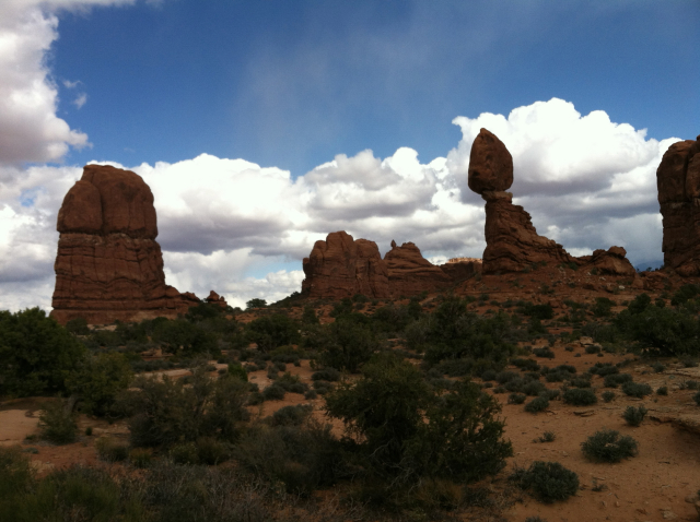 2012-04-Moab-Utah-12-balanced-rock.jpg