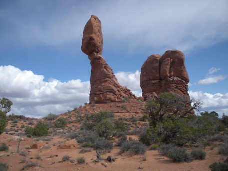2012-04-11-Moab-UT-04-Balanced-Rock.JPG