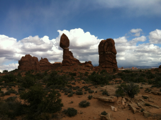 2012-04-Moab-Utah-11-balanced-rock.jpg