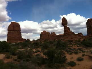 2012-04-Moab-Utah-12-balanced-rock.jpg