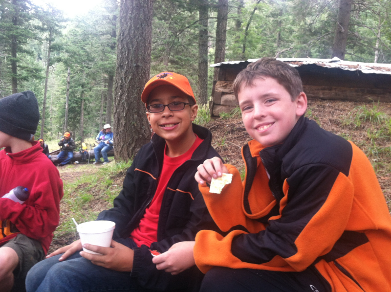 2012/07(July)/2012-07-Troop214-Camp-Wehinapay/800x600_2012-07-Camp-Wehinapay-056-Mountain-Man-Sebastian-Andrew.jpg