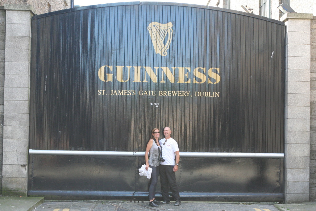 2012/08(August)/Ireland/Day1-Dublin/1024x768_2012-08-10-Ireland-Day1-Dublin-068-Mike-Carla.JPG