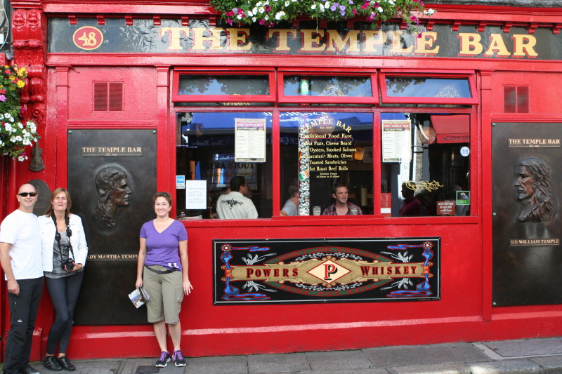2012/08(August)/Ireland/Day1-Dublin/800x600_2012-08-10-Ireland-Day1-Dublin-007-Mike-Carla-Suzi.JPG