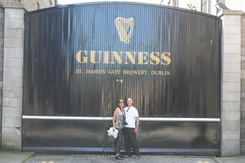 2012/08(August)/Ireland/Day1-Dublin/800x600_2012-08-10-Ireland-Day1-Dublin-068-Mike-Carla.JPG