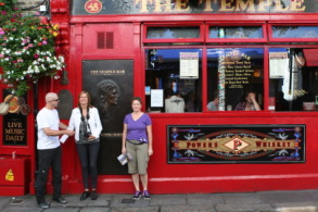 2012-08-10-Ireland-Day1-Dublin-006-Mike-Carla-Suzi.JPG