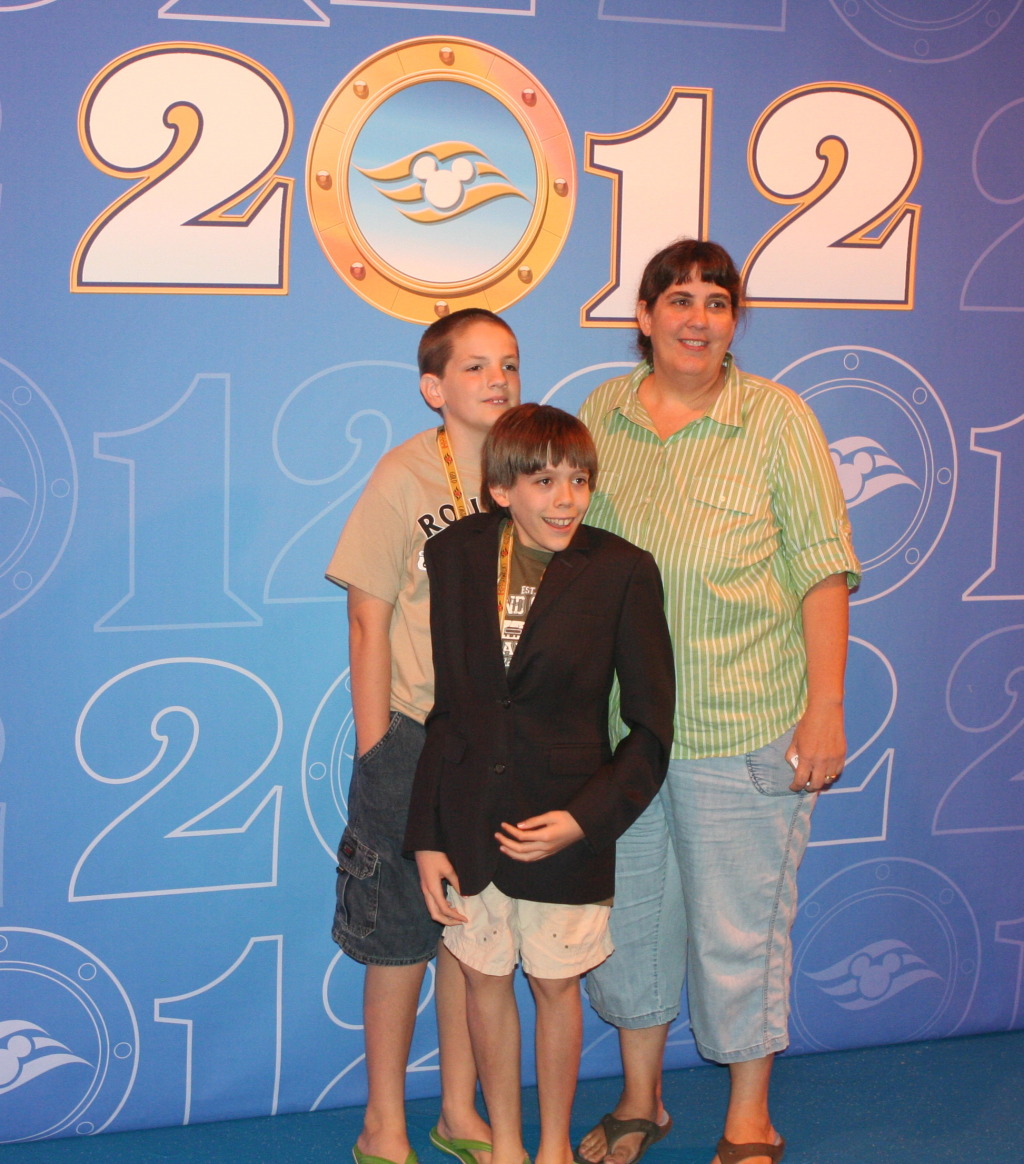 2012/10(October)/2012-10-Disney-Cruise/1024x768_2012-09-29-Disney-Cruise-03-Case-Jack-Stacy.JPG