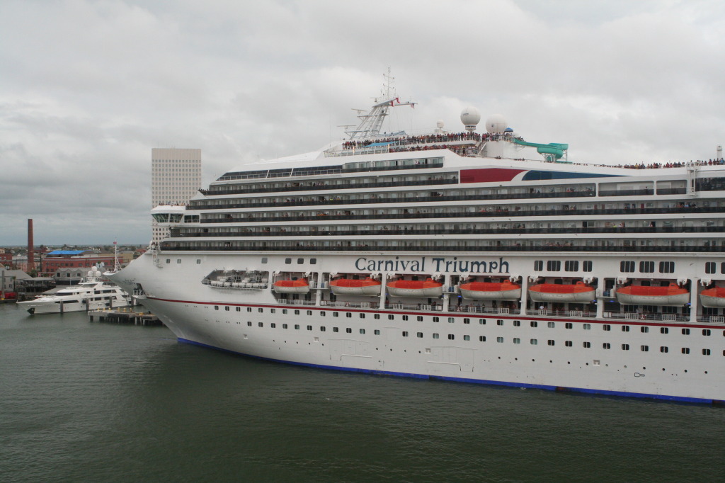 2012-09-29-Disney-Cruise-18-Carnival-ship-in-Galveston.JPG
