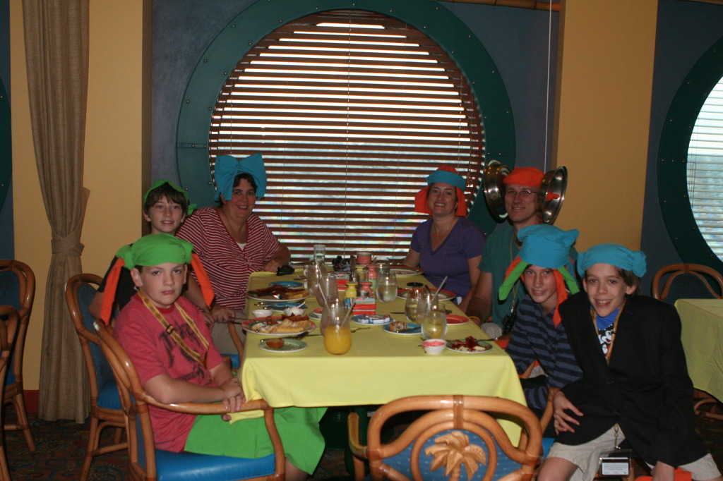 2012/10(October)/2012-10-Disney-Cruise/1024x768_2012-09-30-Disney-Cruise-20-Case-Dax-Stacy-Suzi-Travis-Chance-Jack-GOOD.JPG