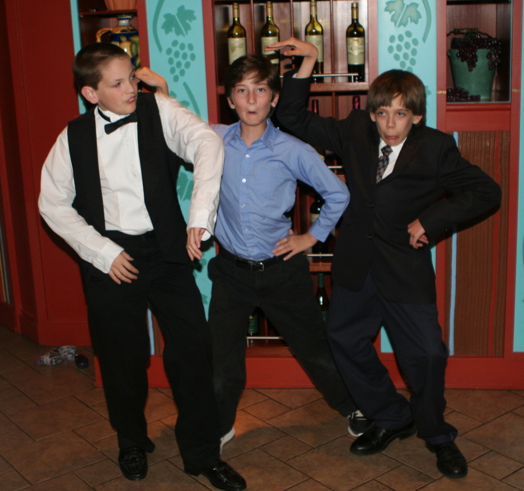 2012/10(October)/2012-10-Disney-Cruise/1024x768_2012-10-01-Disney-Cruise-20-Case-Dax-Jack.JPG