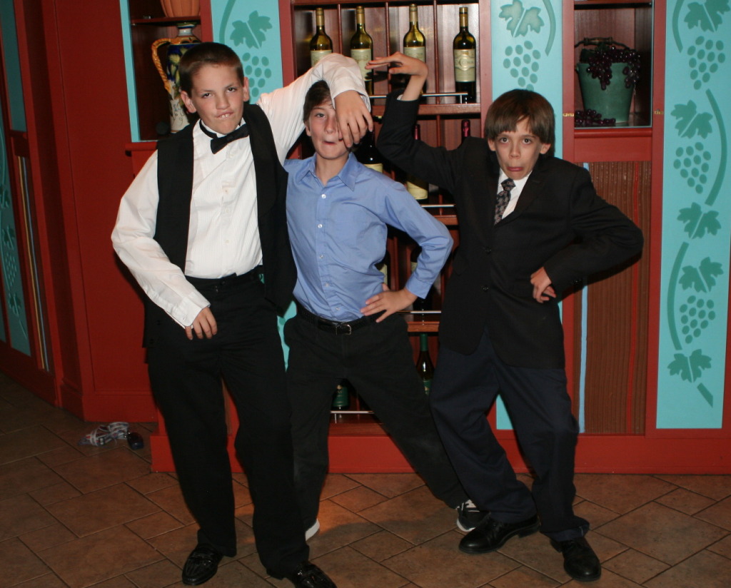 2012/10(October)/2012-10-Disney-Cruise/1024x768_2012-10-01-Disney-Cruise-21-Case-Dax-Jack.JPG