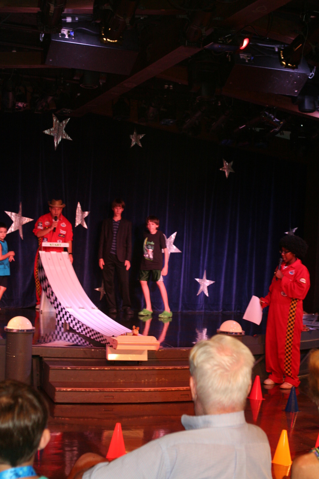 2012/10(October)/2012-10-Disney-Cruise/1024x768_2012-10-01-Disney-Cruise-46-pinewood-derby-Chance-Jack.JPG