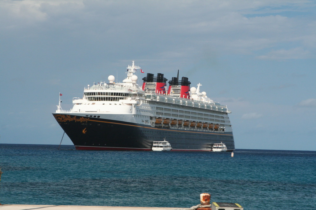 2012/10(October)/2012-10-Disney-Cruise/1024x768_2012-10-02-Disney-Cruise-06-boat.JPG
