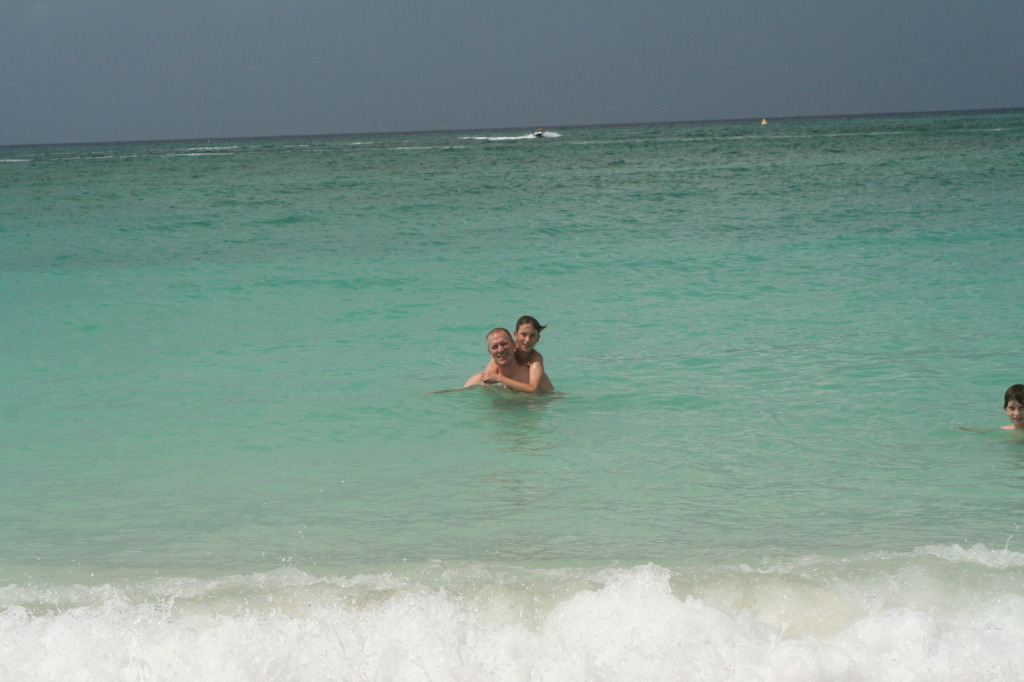 2012/10(October)/2012-10-Disney-Cruise/1024x768_2012-10-02-Disney-Cruise-27-beach-Travis-Chance-Dax.JPG