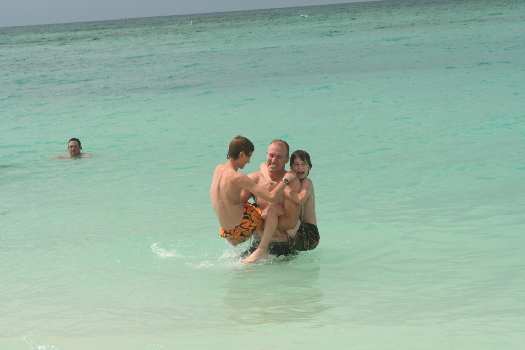 2012/10(October)/2012-10-Disney-Cruise/1024x768_2012-10-02-Disney-Cruise-61-beach-Travis-Chance-Dax.JPG