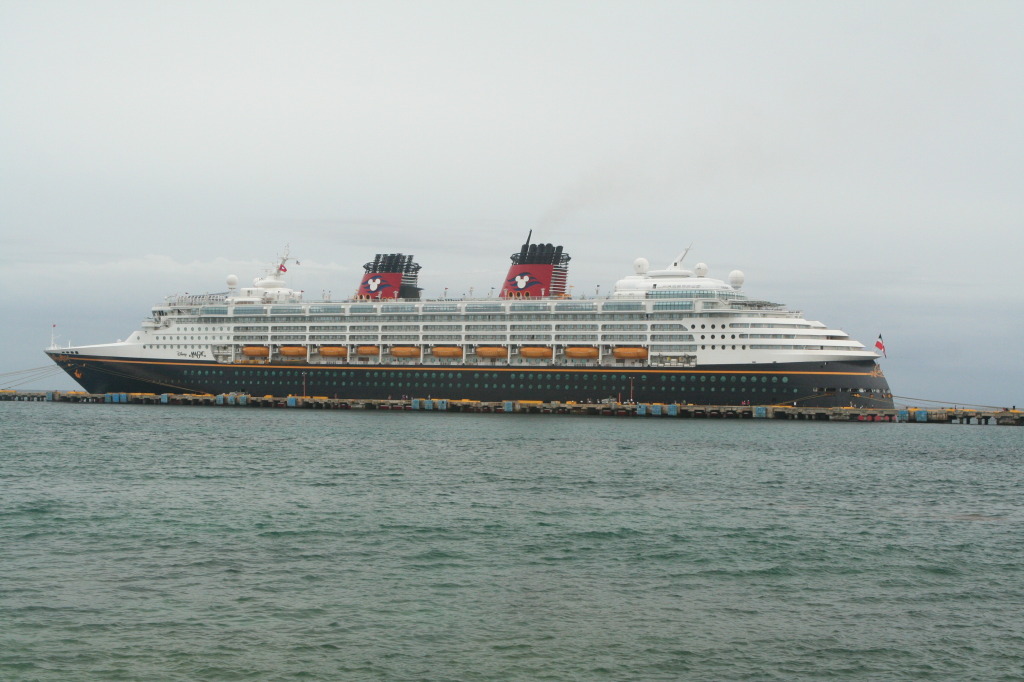 2012/10(October)/2012-10-Disney-Cruise/1024x768_2012-10-03-Disney-Cruise-04-ship.JPG