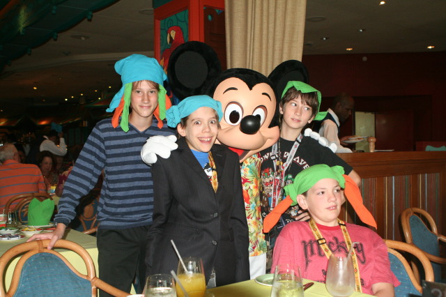 2012/10(October)/2012-10-Disney-Cruise/640x480_2012-09-30-Disney-Cruise-21-Chance-Jack-Mickey-Dax-Case.JPG