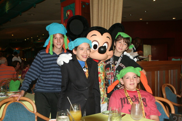 2012/10(October)/2012-10-Disney-Cruise/640x480_2012-09-30-Disney-Cruise-22-Chance-Jack-Mickey-Dax-Case.JPG