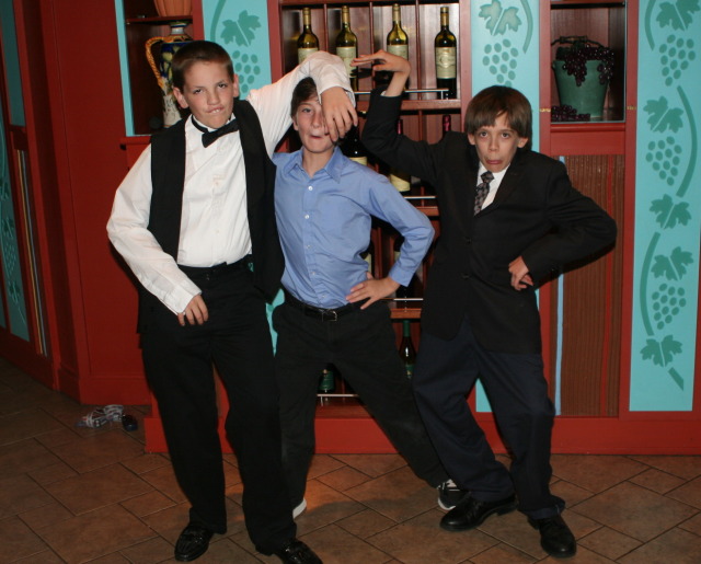 2012/10(October)/2012-10-Disney-Cruise/640x480_2012-10-01-Disney-Cruise-21-Case-Dax-Jack.JPG