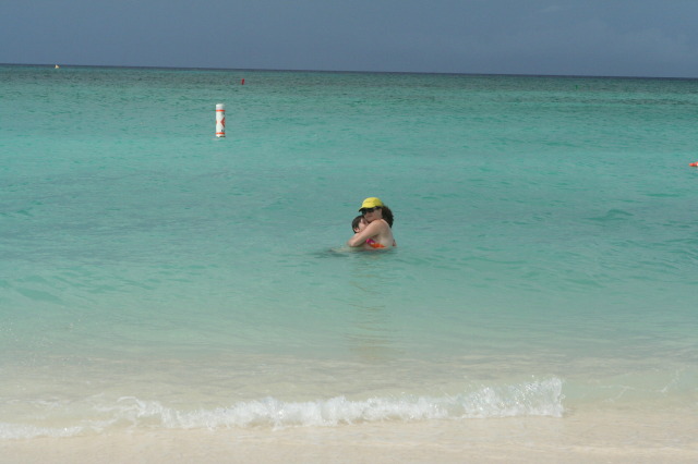 2012/10(October)/2012-10-Disney-Cruise/640x480_2012-10-02-Disney-Cruise-67-beach-Suzi-Dax.JPG