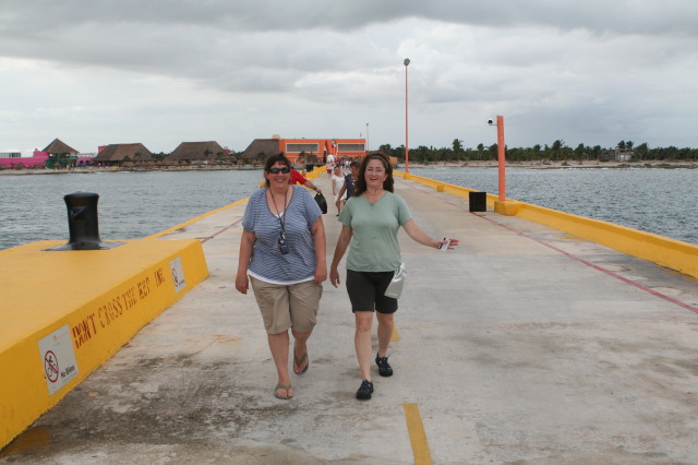 2012/10(October)/2012-10-Disney-Cruise/640x480_2012-10-03-Disney-Cruise-52-Costa-Maya-Stacy-Suzi.JPG
