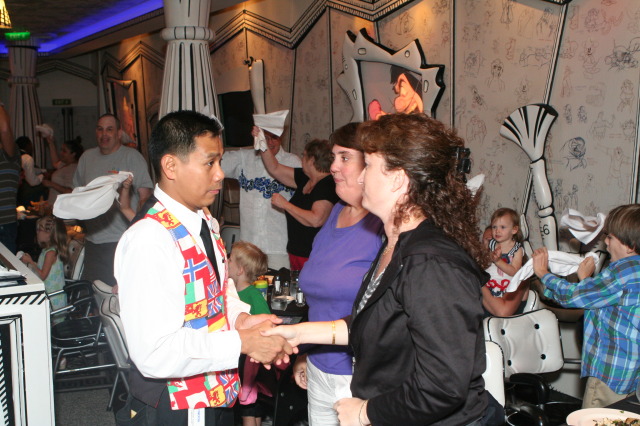 2012/10(October)/2012-10-Disney-Cruise/640x480_2012-10-05-Disney-Cruise-13-Stacy-Suzi.JPG
