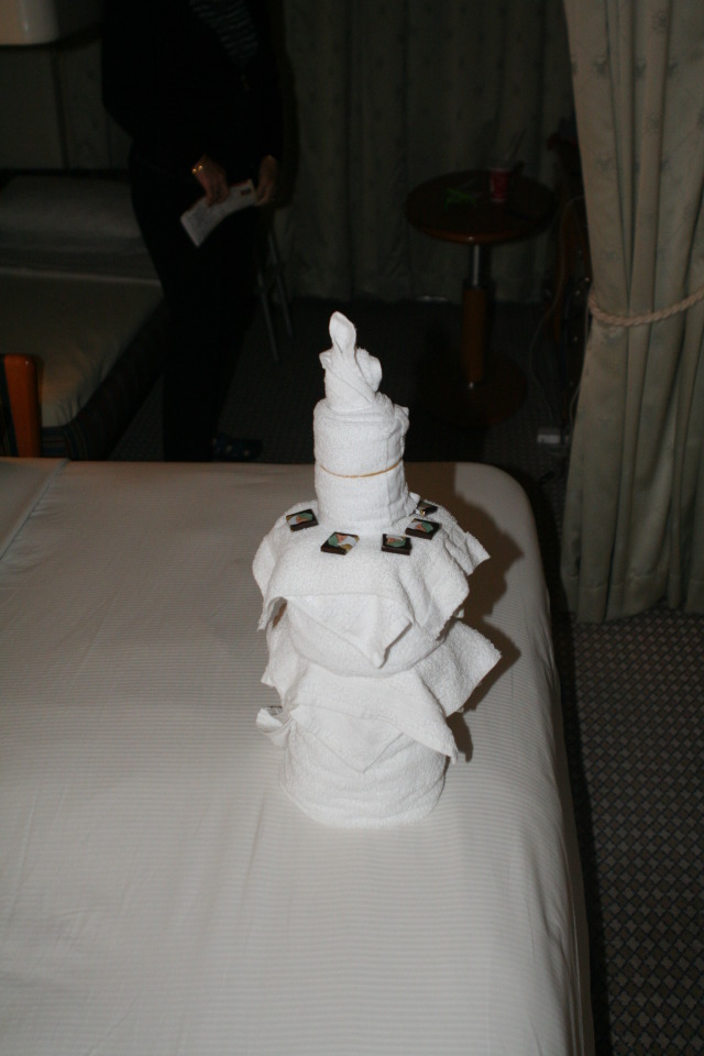 2012-10-05-Disney-Cruise-18-fountain-towel.JPG