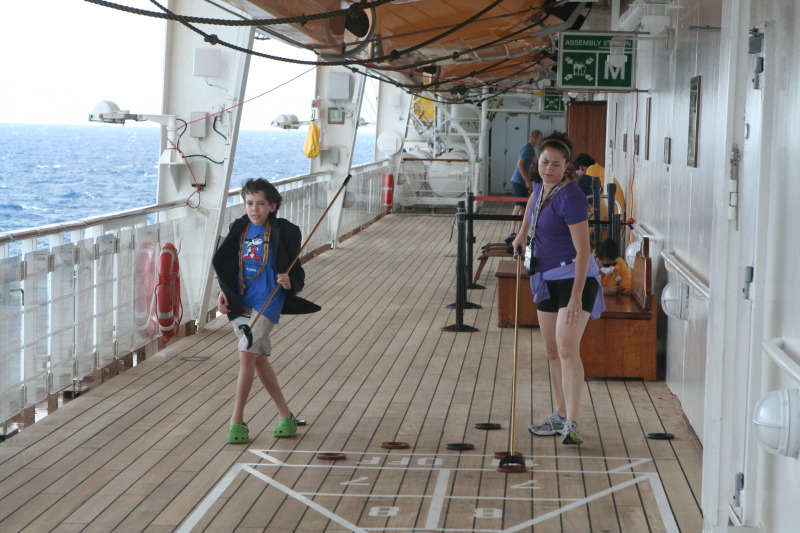 2012/10(October)/2012-10-Disney-Cruise/800x600_2012-09-30-Disney-Cruise-32-Jack-Suzi-shuffleboard.JPG
