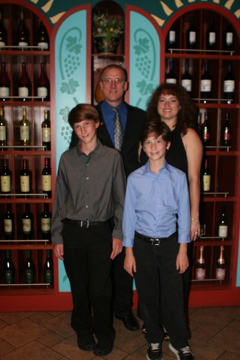 2012/10(October)/2012-10-Disney-Cruise/800x600_2012-10-01-Disney-Cruise-18-Chance-Travis-Dax-Suzi.JPG