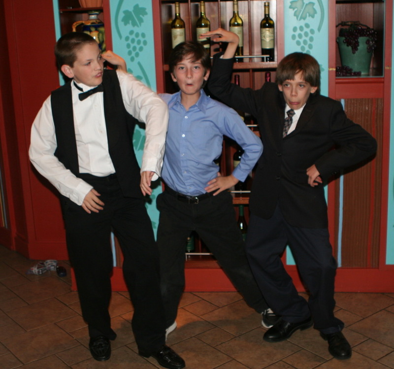 2012/10(October)/2012-10-Disney-Cruise/800x600_2012-10-01-Disney-Cruise-20-Case-Dax-Jack.JPG