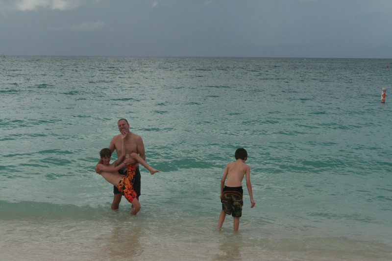 2012/10(October)/2012-10-Disney-Cruise/800x600_2012-10-02-Disney-Cruise-07-beach-Travis-Chance-Dax.JPG
