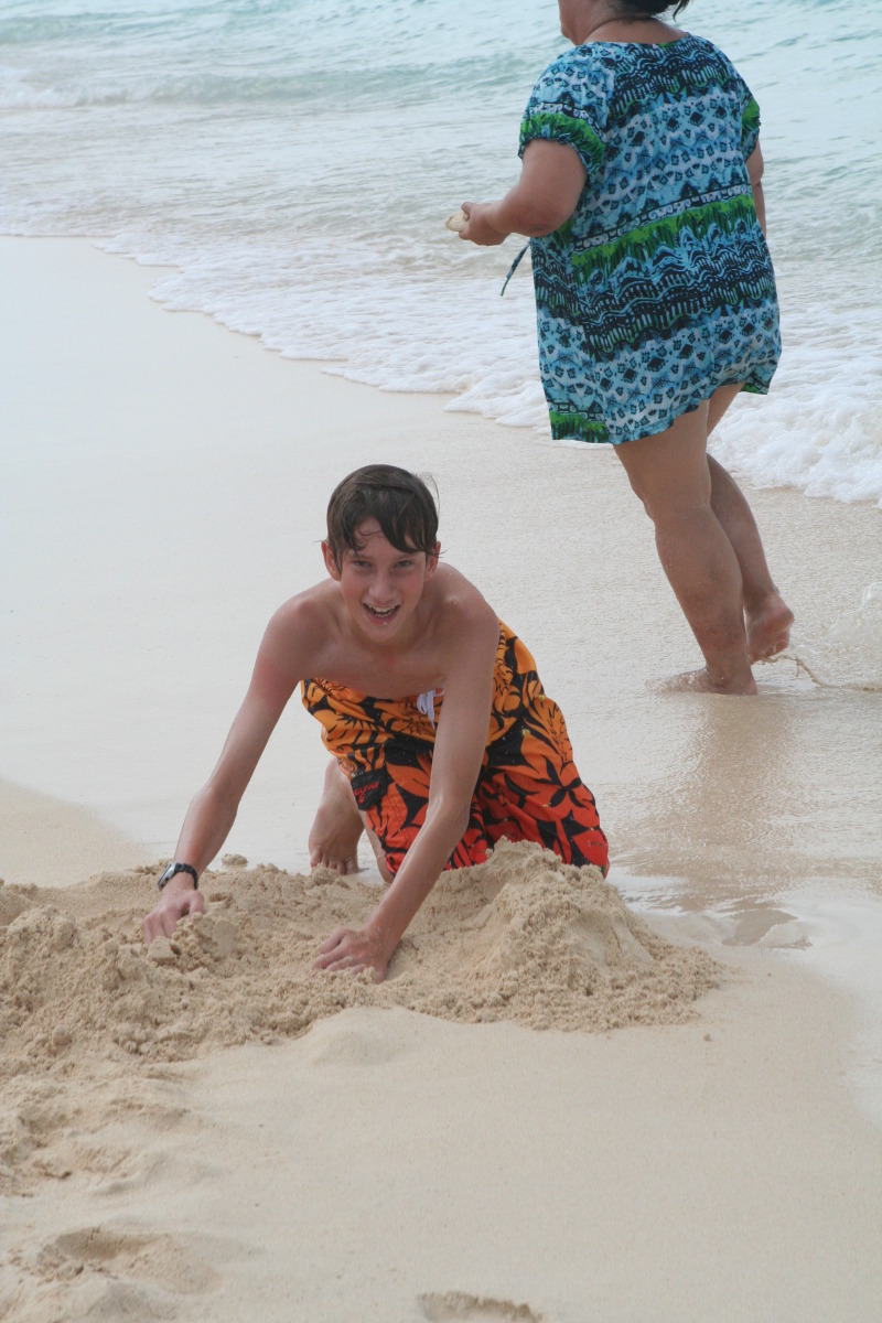 2012/10(October)/2012-10-Disney-Cruise/800x600_2012-10-02-Disney-Cruise-15-beach-Chance.JPG