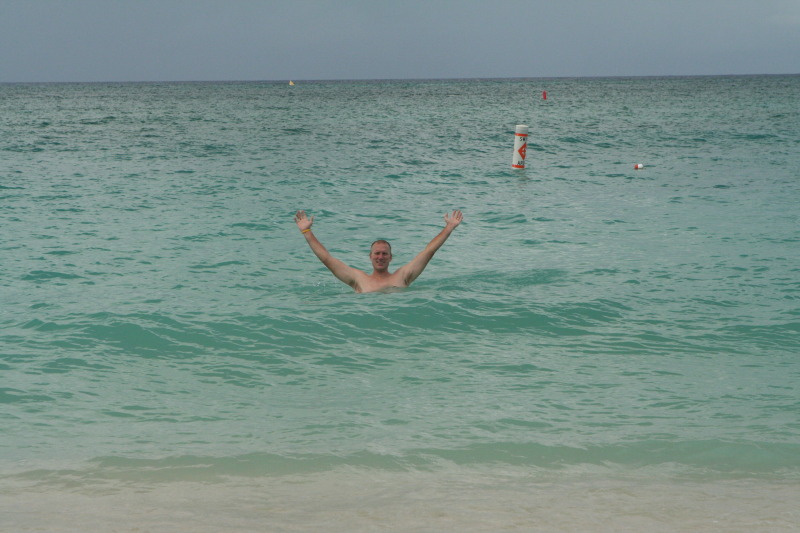 2012/10(October)/2012-10-Disney-Cruise/800x600_2012-10-02-Disney-Cruise-17-beach-Travis-Chance-Dax.JPG