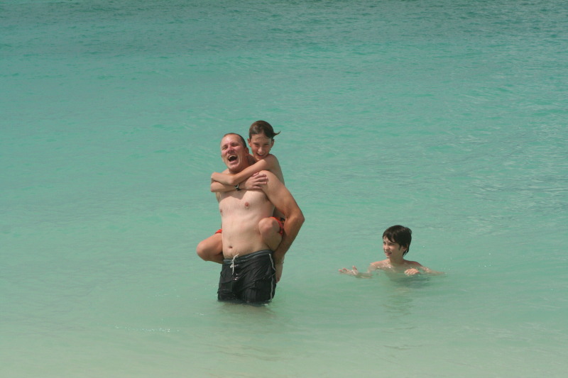 2012/10(October)/2012-10-Disney-Cruise/800x600_2012-10-02-Disney-Cruise-39-beach-Travis-Chance-Dax.JPG
