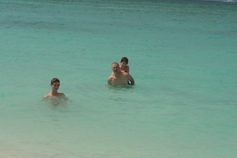 2012/10(October)/2012-10-Disney-Cruise/800x600_2012-10-02-Disney-Cruise-45-beach-Travis-Chance-Dax.JPG